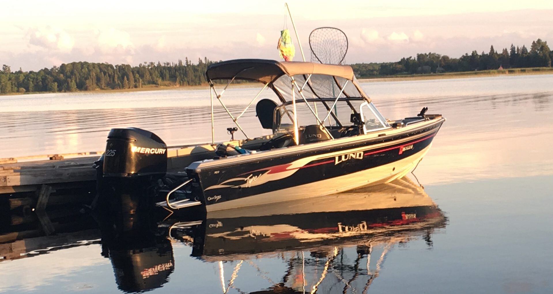 Lund Tyee GS cruising Rainy Lake with six passengers